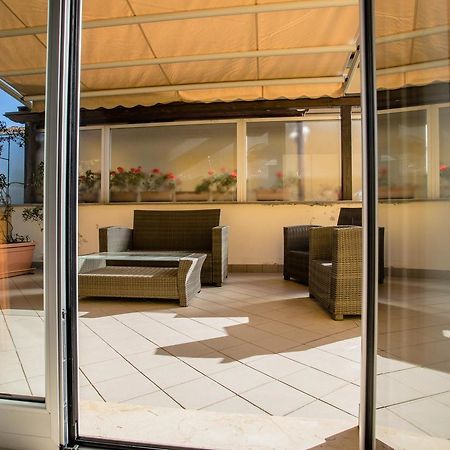 Terrazza Di Pinerolo Lägenhet Exteriör bild