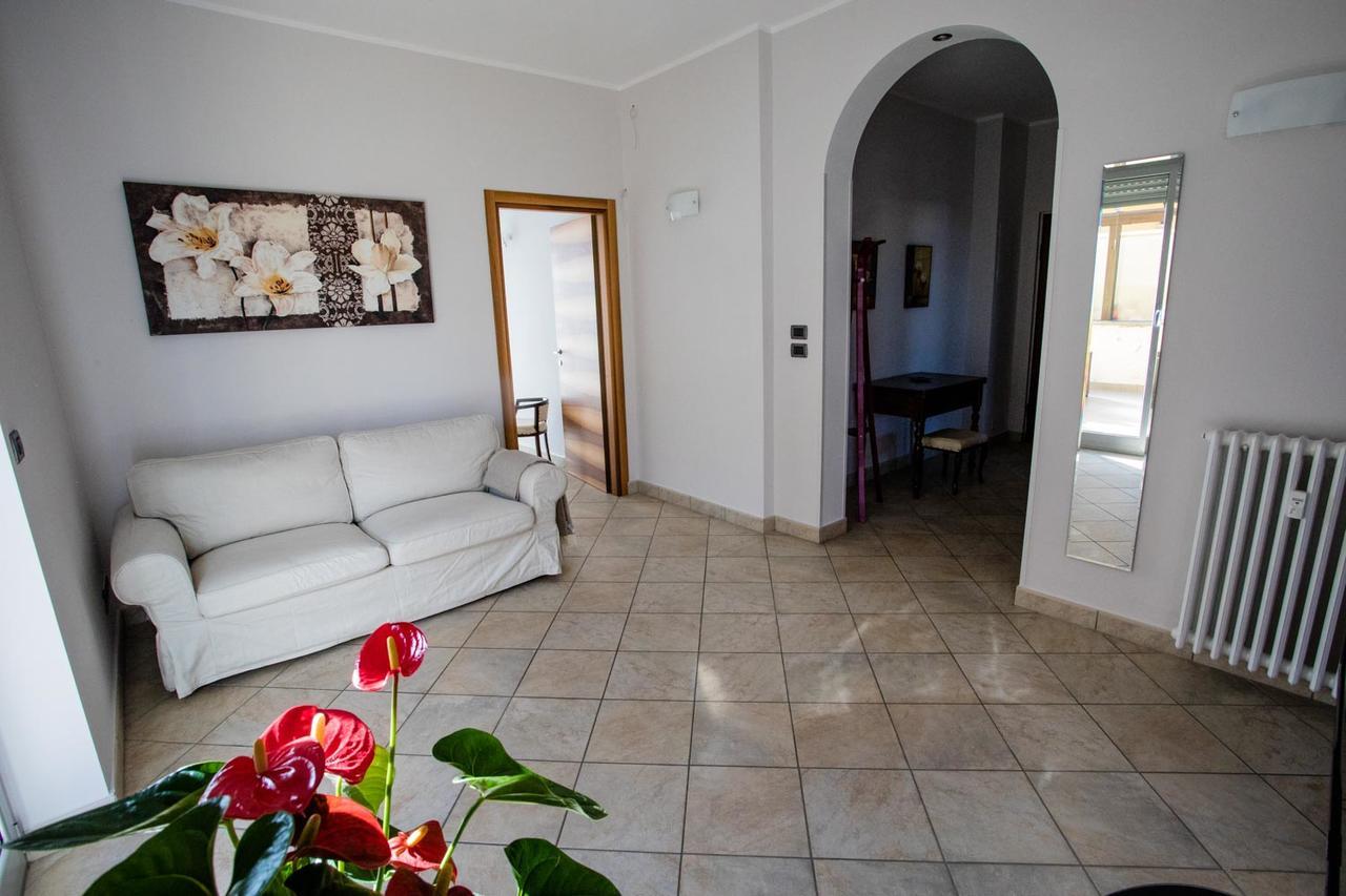 Terrazza Di Pinerolo Lägenhet Exteriör bild