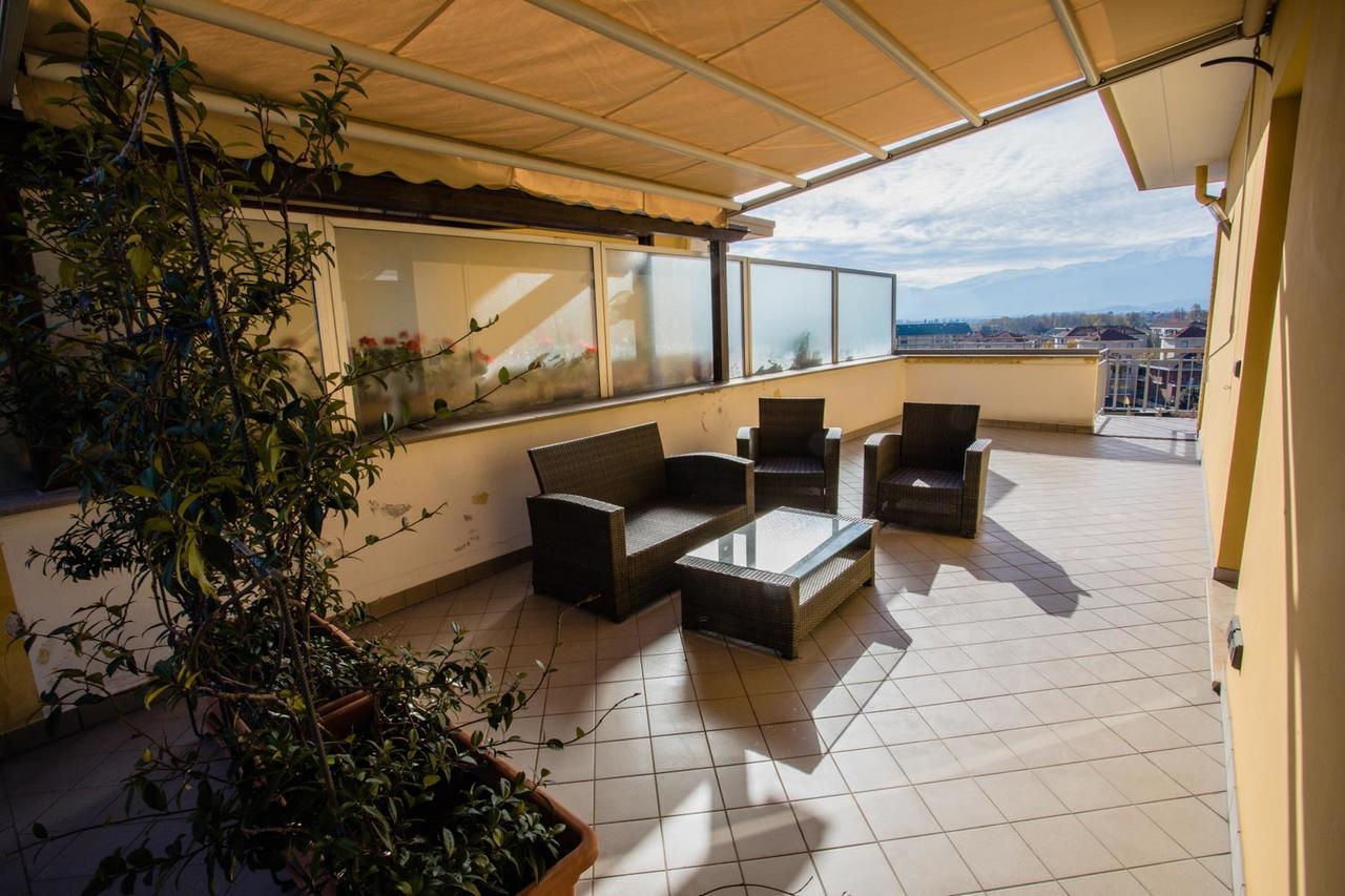 Terrazza Di Pinerolo Lägenhet Exteriör bild